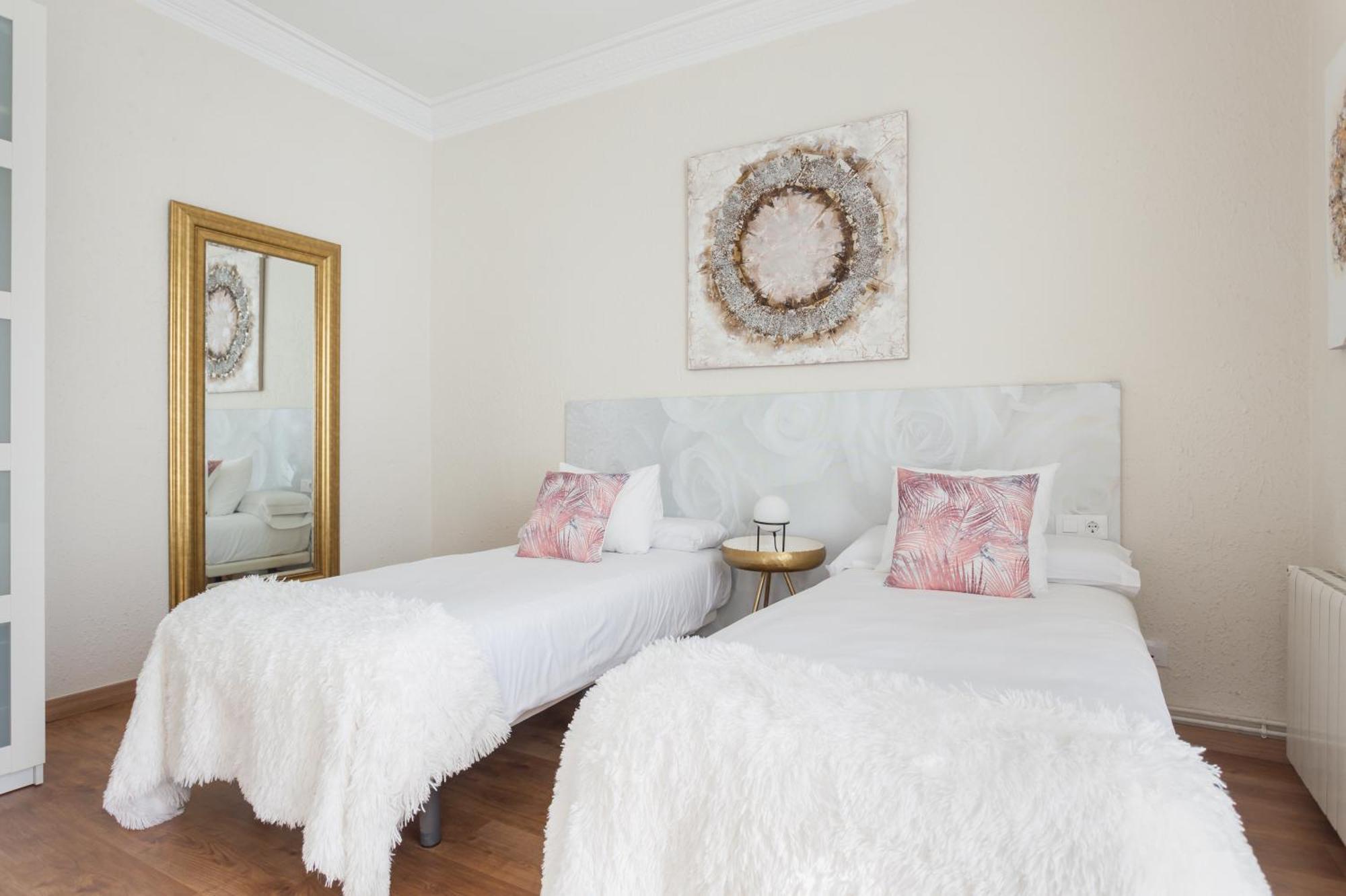 Art House Fira Apartments Barcelona Luaran gambar